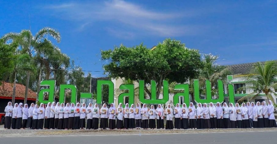 Pesantren An Nawawi Berjan Puwrorejo