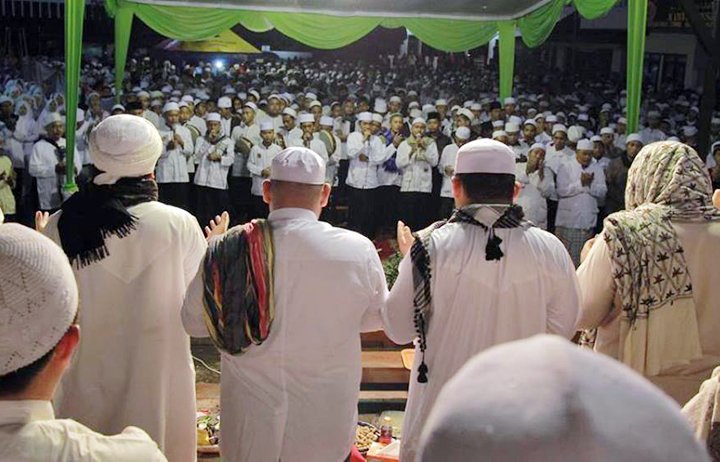Asal-Usul Berdiri Saat Pembacaan Mahalul Qiyam