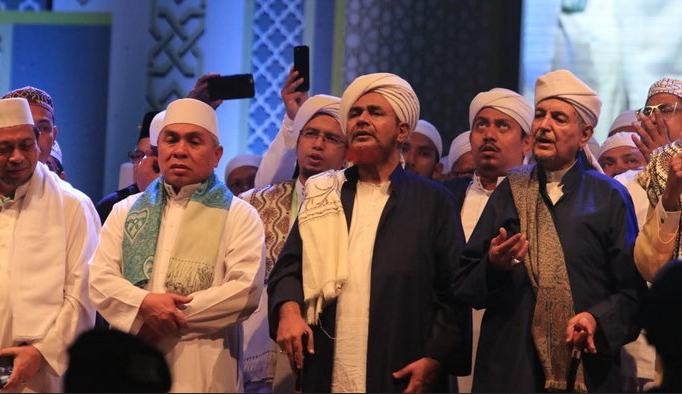 Hukum Berdiri Saat Mahalul Qiyam