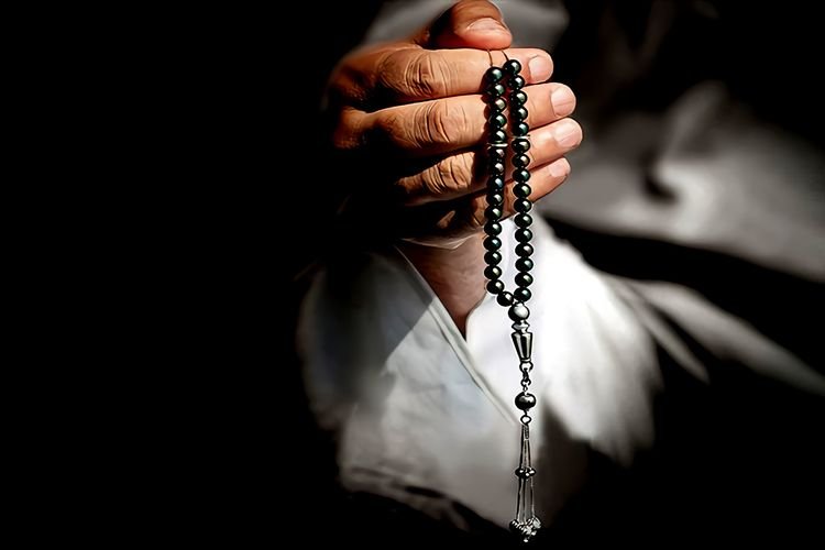 Manfaat Berdzikir dan Memuji Allah SWT