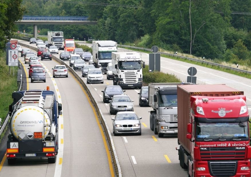 Transportasi Darat (مُوَاصَلَاتٌ بَرِّيَّة ) Muwashalatun Barriyah