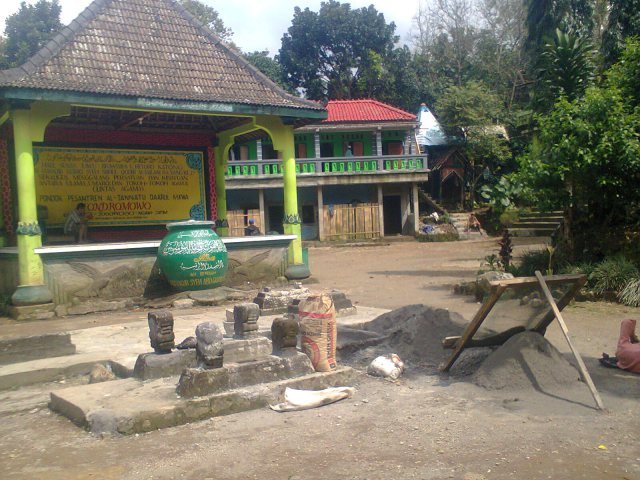 Pesantren Condro Mowo