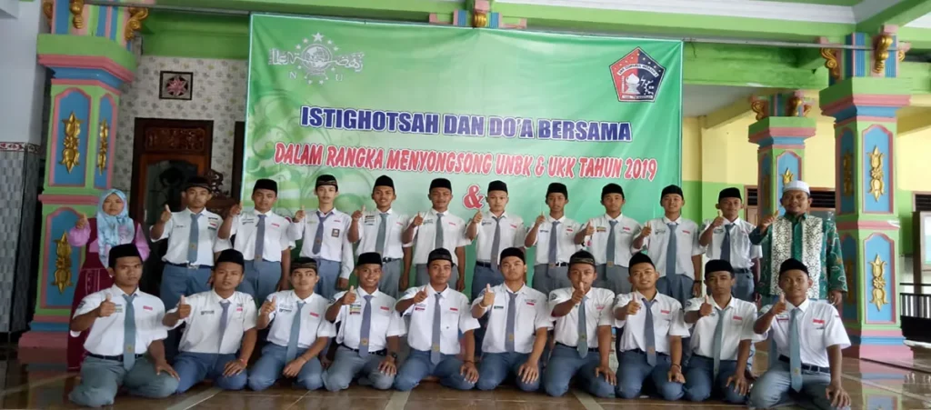 Pesantren Qomarul Hidayah