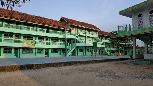 Pondok Pesantren Al Iman Tulangbawang