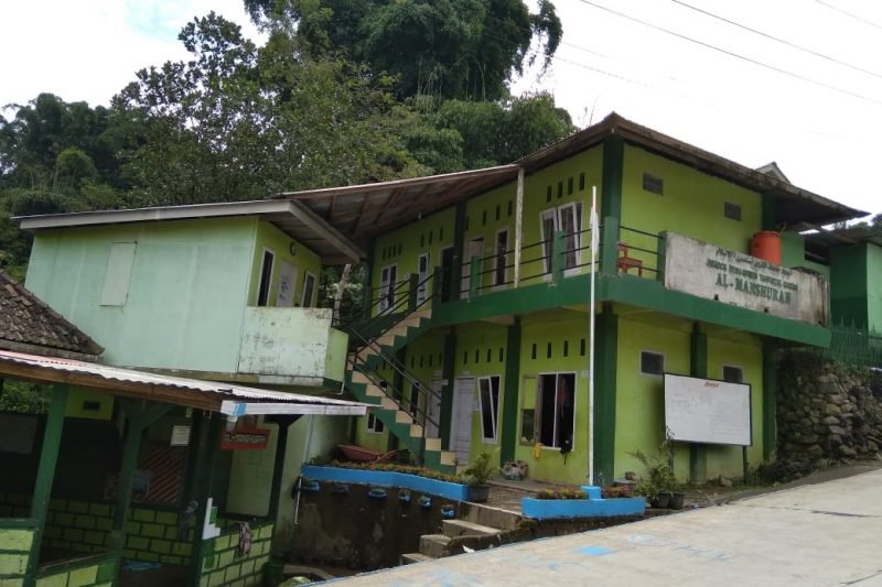 Pondok Pesantren Al-Manshurah