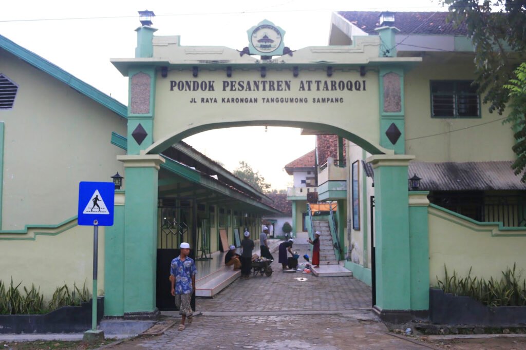 Pondok Pesantren At-Taroqqi