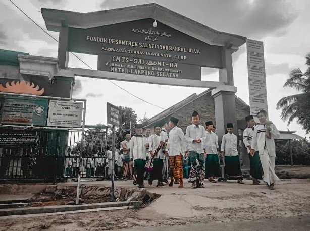 Pondok Pesantren Putra Putri Salafiyah Bahrul Ulum