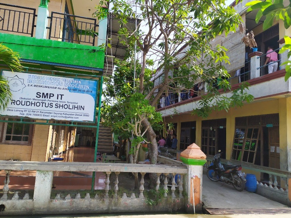 Pondok Pesantren Roudlotus Solihin